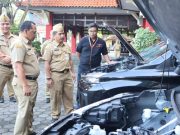 Kendaraan Dinas Pemkab Jepara Berpelat Hitam