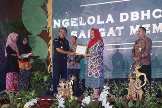 Pemkot Semarang Raih Predikat Terbaik Pengelolaan DBHCHT se-Jateng