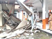 Diguyur Hujan Deras Atap Teras Rumah Dinas Camat Banjarejo Blora Runtuh