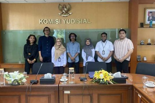 Penanganan Kasus Aktivis Lingkungan Karimunjawa Dibawa ke Komisi Yudisial