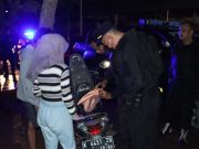 Dini Hari, Sepasang Muda-mudi Diciduk Tim Patroli Siraju dari Balik Semak Pantai Bandengan