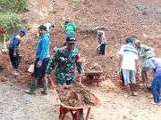 Babinsa dan Bhabinkamtibmas Pimpin Kerja Bakti di Lokasi Bencana