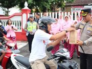 Berbagi Takjil di Jalan dan Buka Bersama dengan Para Tahanan