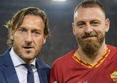 Roma Terbang Tinggi, Totti Angkat Topi