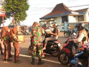 Pembagian Takjil di Dua Lokasi, Oleh Pesilat dan Pramuka