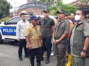 Kepala BNPB Letjen TNI Suharyanto Kunjungi Kendal, Berikan Bantuan kepada Warga Korban BanjirBanjir