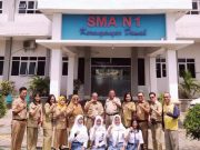 Keluarga Besar SMA Negeri 6 Semarang Serahkan Bantuan untuk Korban Bencana Banjir Demak