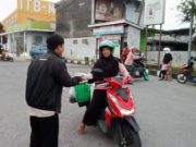 PWI Grobogan Bersama LazisMU Bagikan Takjil untuk Warga