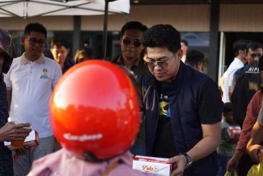 Bagikan Ribuan Takjil Gratis, HIPMI Jepara Mengharap Berkah Ramadan