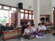 Prosesi Jalan Salib Menggunakan Wayang dalam Ibadah Jumat Agung di GKJ Purwodadi