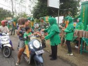 Koramil Wonotunggal Batang Berbagi Takjil untuk Rekatkan Silaturahmi