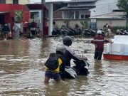 Warga Semarang Keluhkan Banjir, Ratusan Orang Mengungsi