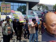Pendemo Tuntut Bank Jateng Ganti Komisaris, Sekretaris Perusahaan Akan Sampaikan Aspirasi ke Manajemen