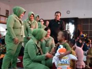 Ketua Persit KCK PD IV/Diponegoro Sambangi Pengungsi Banjir di Kudus