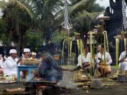 Umat Hindu Magelang Lakukan Mecaru Tanpa Pawai Ogoh-Ogoh Mecaru
