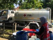 PMI Grobogan Kirim Bantuan Air Bersih untuk 163 Keluarga Pascabanjir di Kronggen Brati