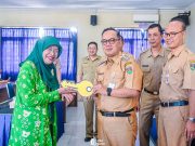 Pedagang Shelter Ngesengan Terima Kunci Kios dari Pemkot Magelang