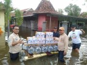 Relawan Sudaryono Bagikan Bantuan ke Korban Banjir Kudus