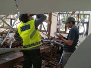 Atas Ruang Kelas SD Pangkalan Karangrayung Ambrol, Diduga Rapuh Dimakan Rayap
