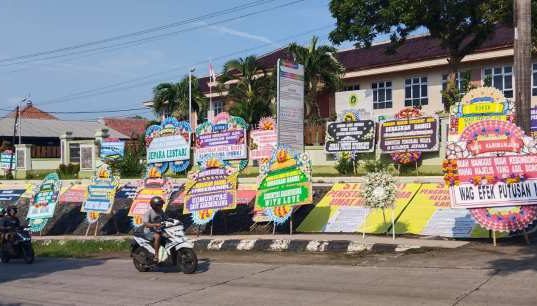 Banjir Karangan Bunga di Pengadilan Negeri Jepara