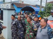 Banjir Landa Jepara, Pos TNI AL Jepara Sigap Bantu Evakuasi Warga
