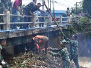 Kodim Sragen Prakarsai Pembersihan ‘Barongan’ Penyumbat Jembatan Grompolan