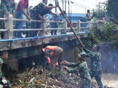 Kodim Sragen Prakarsai Pembersihan ‘Barongan’ Penyumbat Jembatan Grompolan