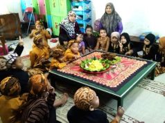 Anak-anak TK Dharma Wanita Mengenakan Busana Tradisional