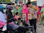 TNI-Polri Bagi-bagi Takjil dan Buka Bersama