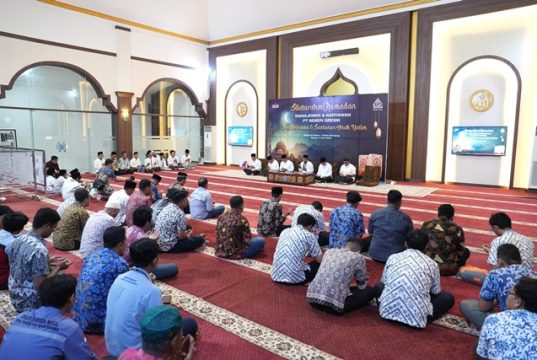 Semen Gresik Bagikan Ribuan Paket Sembako dan Santuni Ratusan Anak Yatim/Piatu di Kabupaten Rembang dan Blora