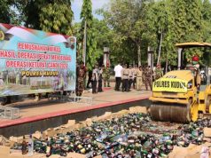 Awali Operasi Ketupat Candi, Polres Kudus Musnahkan 3.235 Botol Miras
