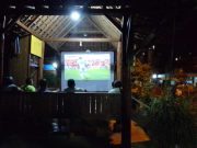 Dukung Timnas Indonesia U23, warga Perumda Blora Nonton Bareng di Pos Kamling