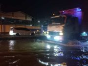Awas Hindari Rob Sayung, Pantura Semarang-Demak Macet