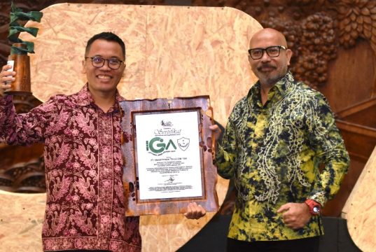 Program eSIM dan Edukasi Lingkungan Bebas Sampah Smartfren Raih Indonesia Green Awards 2024