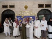 Ikatan Ibu-ibu USM Gelar Kegiatan Bakti Sosial