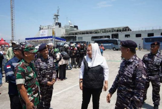 Ratusan Pemudik Naik Kapal Perang Tiba di Pelabuhan Tanjung Emas Semarang