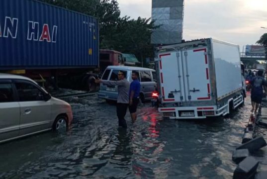 Jalan Kaligawe Banjir Lagi, Pemkot Semarang Optimalkan Fungsi Pompa