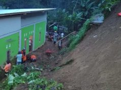 Akibat Tanah Longsor Jalan Menuju Kebun Tertutup