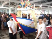 Larungan Sesaji Kepala Kerbau di Lomban Jepara Meriah