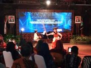 Didik Nini Towok dan Pianis Klasik Ary Sutedja Ikut Kenalkan Caping Kalo Kudus