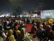 Warga Jepara Padati Alun-alun 1 untuk Nobar Film R.A. Kartini