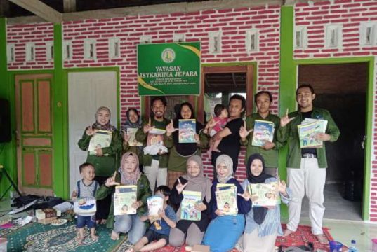 Peringati Hari Kartini, Forum Taman Baca Masyarakat Donasi Buku