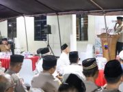 Menggelar Pengajian dan Menyantuni Anak Yatim
