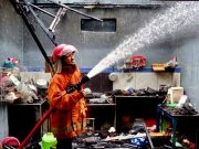 Ditinggal Pergi, Rumah Beserta Isinya Ludes Terbakar