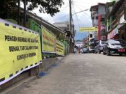 Warga Kalibeber Protes, Jalan Rusak Tidak Segera Diperbaiki