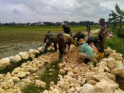 Pra-TMMD Kejar Target, TNI dan Warga Terus Kebut Pembangunan Jalan Makadam