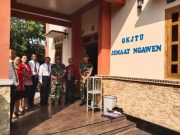 Babinsa Berikan Kenyamanan Jemaat GKJTU Ngawen dalam Ibadah Kenaikan Yesus Kristus
