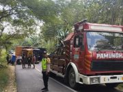 Truk Muat Kardus 8 Ton Terguling di Tanjakan Watugetuk Jatipohon