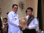 Bupati Pemalang Pesankan Tiga Cerdas kepada Wisudawan SMK PGRI 1 Taman