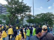 Unjuk Rasa May Day di Semarang Berujung Ricuh: Polisi Semprotkan Water Cannon